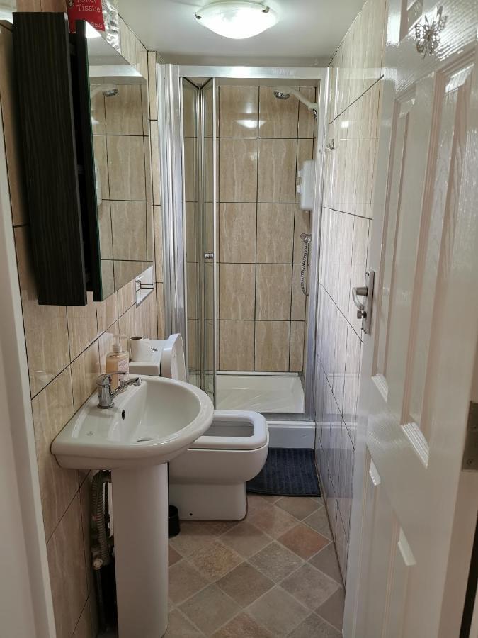 אדמונטון Palaz 4 - 1 Bedroom Flat מראה חיצוני תמונה