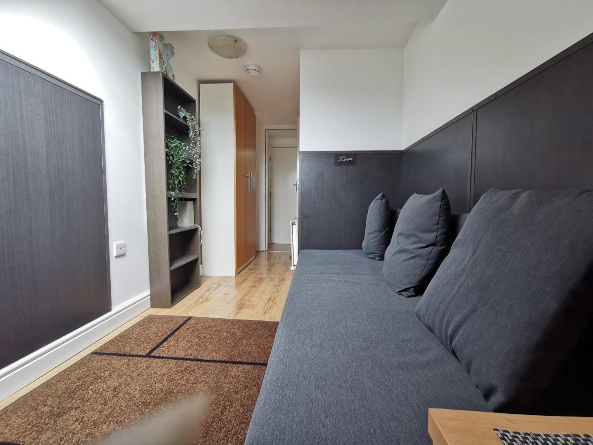 אדמונטון Palaz 4 - 1 Bedroom Flat מראה חיצוני תמונה